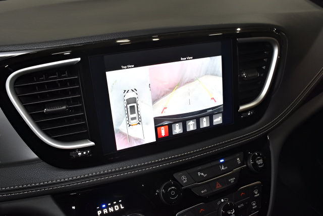 New 2026 Chrysler Pacifica Select AWD/4WD image 14