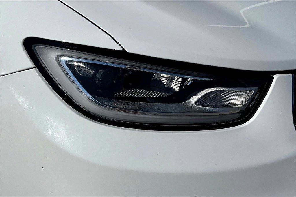 Used 2025 Chrysler Pacifica Select FWD image 32
