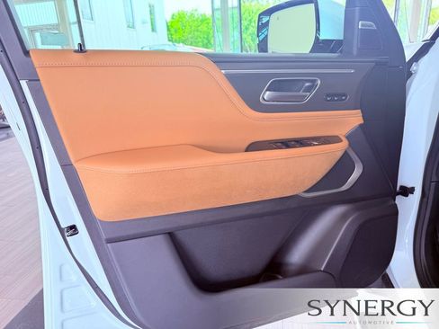 Certified 2026 INFINITI QX80 Luxe w/ Cargo Package AWD/4WD image 24