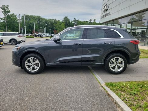 Used 2025 Audi Q5 Premium w/ Convenience Package AWD/4WD image 2