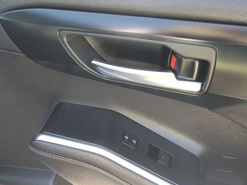 Used 2020 Toyota Highlander XLE image 49