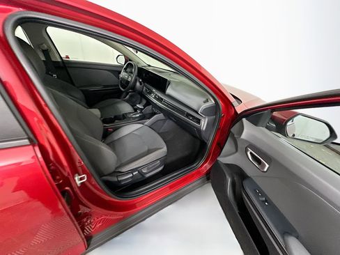 Used 2025 Kia K4 LXS image 29