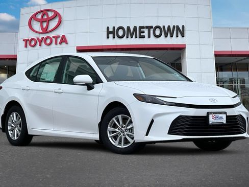 Used 2025 Toyota Camry LE w/ Convenience Package AWD/4WD image 2