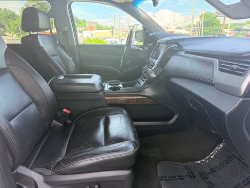Used 2018 Chevrolet Suburban LT RWD image 17
