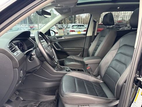 Used 2019 Volkswagen Tiguan SEL Premium w/ 3rd Row Seat Package image 18