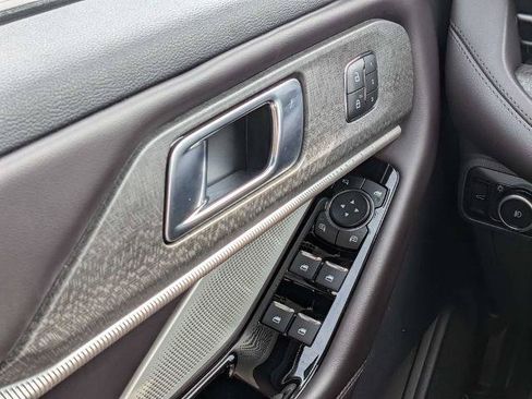 Certified 2025 Ford Explorer Platinum RWD image 21