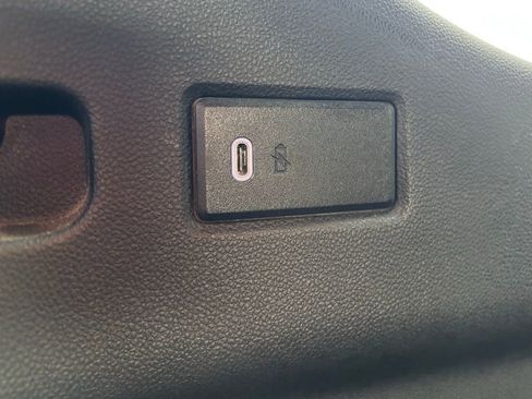 Used 2021 Chevrolet Tahoe Z71 image 24