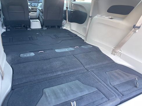 Used 2022 Chrysler Voyager LX image 22