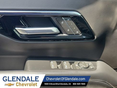 Certified 2025 Chevrolet Suburban Z71 AWD/4WD image 31