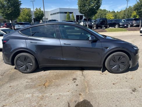Used 2026 Tesla Model Y Long Range AWD/4WD image 4