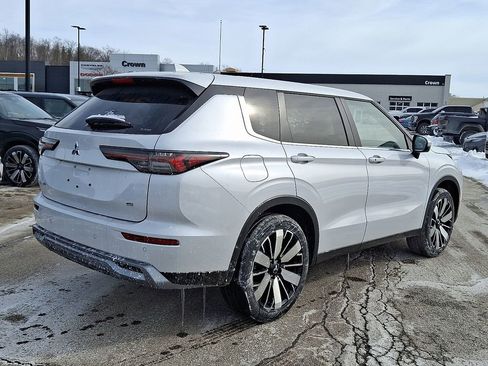 New 2026 Mitsubishi Outlander SE image 4