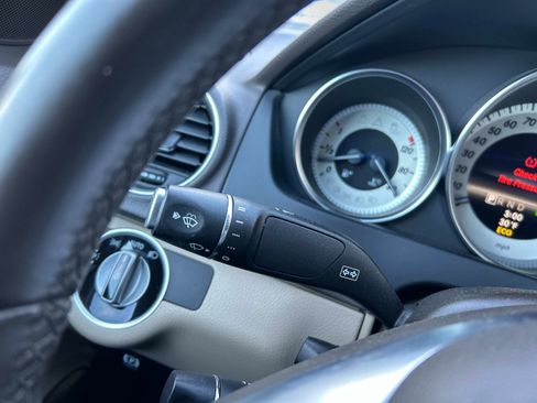 Used 2013 Mercedes-Benz C 300 4MATIC Sedan image 25