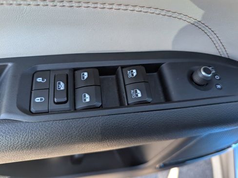 Used 2025 Jeep Compass Limited AWD/4WD image 11