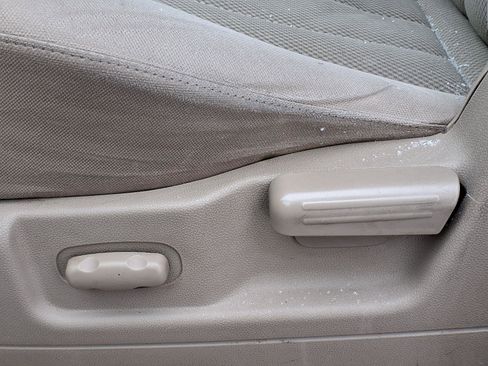 Used 2004 Mercury Monterey Convenience image 4