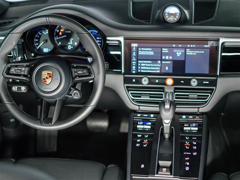 Certified 2026 Porsche Macan AWD/4WD image 4