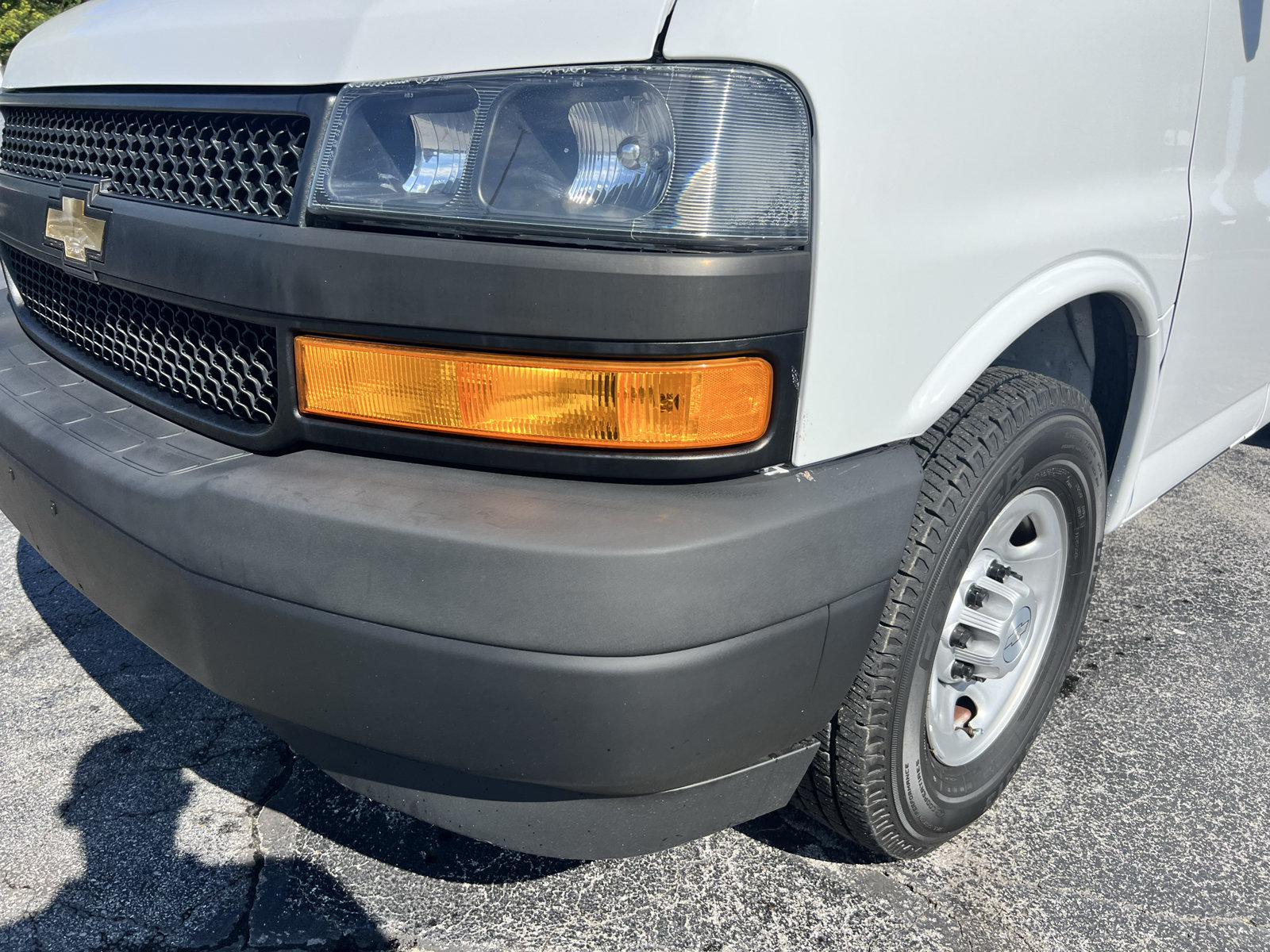 Used 2019 Chevrolet Express 2500 w/ Driver Convenience Package RWD image 4