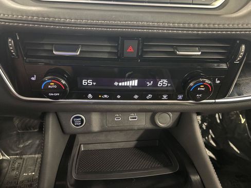 Used 2023 Nissan Rogue SL AWD/4WD image 28
