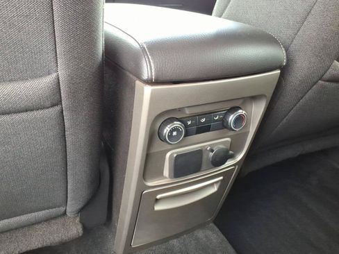 Used 2010 Ford Flex SE FWD image 12