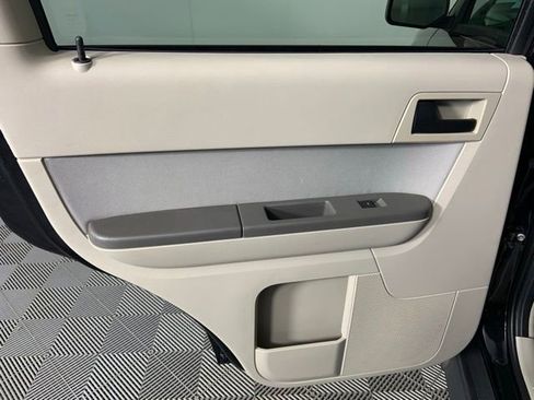Used 2012 Ford Escape XLT AWD/4WD image 16