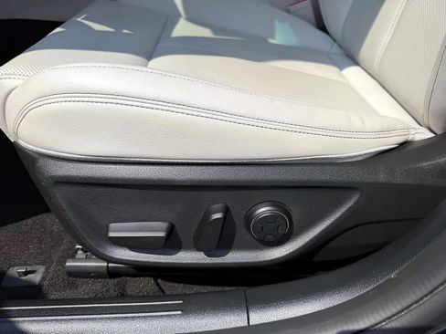 Certified 2025 Genesis G70 2.5T AWD/4WD image 14