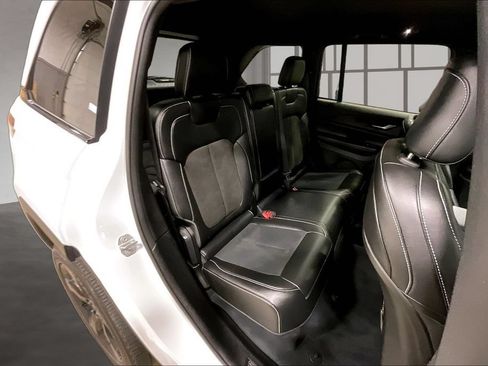 Used 2023 Jeep Grand Cherokee Altitude AWD/4WD image 25