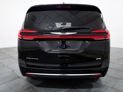 New 2026 Chrysler Pacifica Select image 5