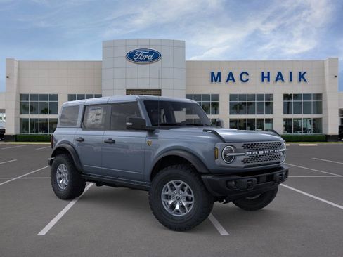 Used 2025 Ford Bronco Badlands image 7