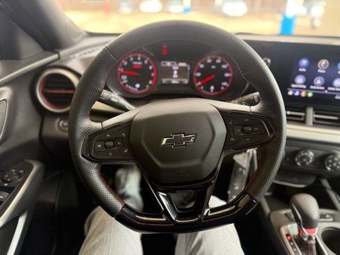 Used 2025 Chevrolet Trax RS w/ Sunroof Package image 22