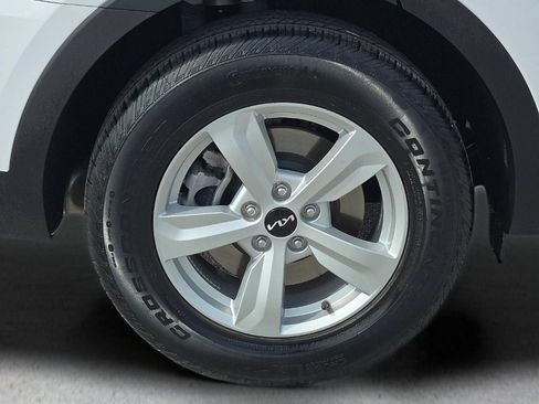 Used 2025 Kia Sorento LX FWD image 8