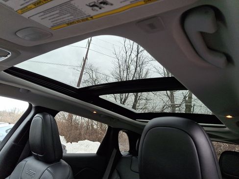 Used 2019 Jeep Cherokee Limited image 14