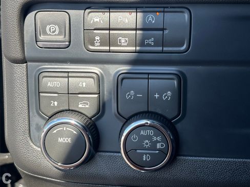 Certified 2026 Chevrolet Suburban LT w/ Comfort Package image 19