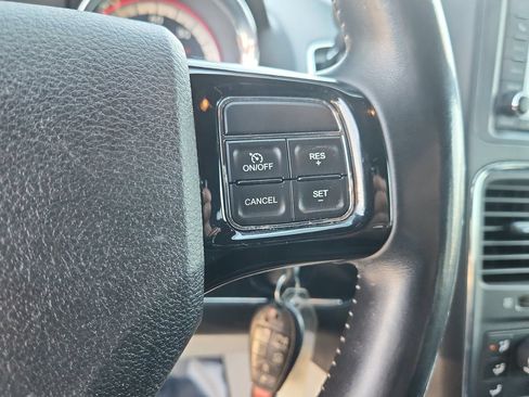Used 2019 Dodge Grand Caravan SXT FWD image 21