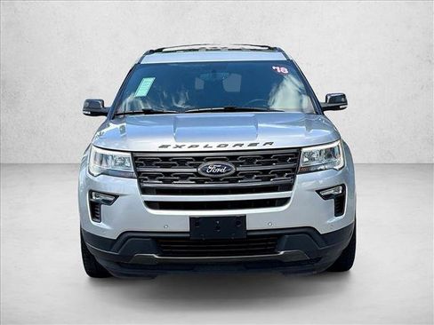 Used 2018 Ford Explorer XLT w/ Equipment Group 202A FWD image 3