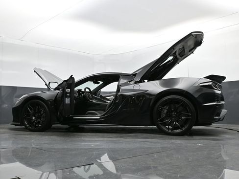 Used 2023 Chevrolet Corvette Z06 w/ Engine Appearance Package RWD image 33