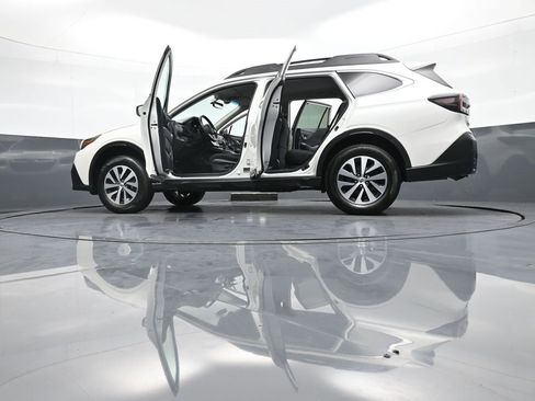 Used 2022 Subaru Outback Premium image 48