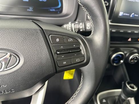 Used 2023 Hyundai Venue SEL image 16