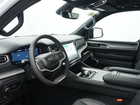 New 2026 Jeep Grand Wagoneer Limited AWD/4WD image 25