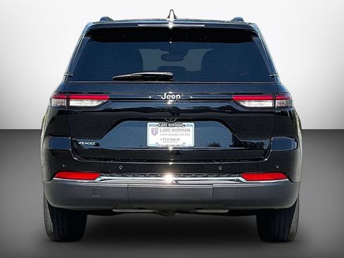 Used 2023 Jeep Grand Cherokee 4WD 4xe image 7