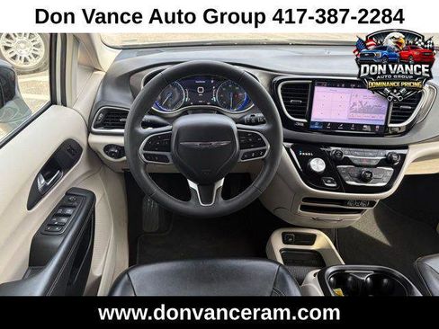 Certified 2024 Chrysler Pacifica Touring-L image 19