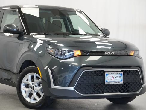 Used 2025 Kia Soul LX w/ LX Technology Package FWD image 9