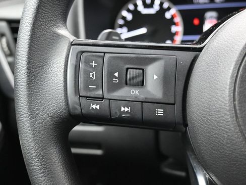 Used 2023 Nissan Rogue SV image 12