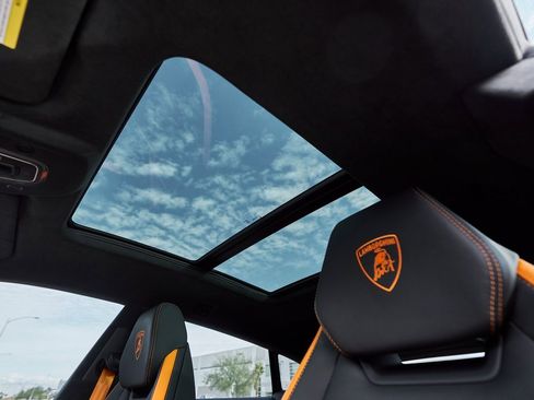 Used 2025 Lamborghini Urus SE image 46