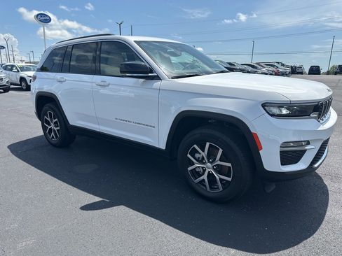 Used 2024 Jeep Grand Cherokee Limited image 13