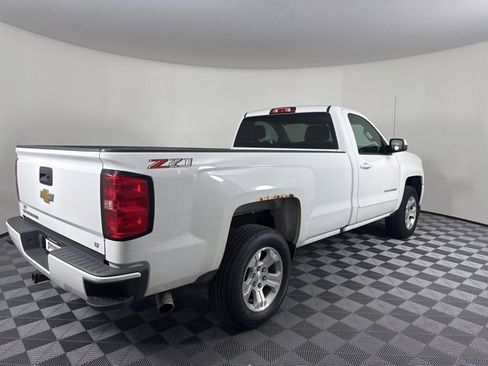 Used 2018 Chevrolet Silverado 1500 LT w/ LT Convenience Package image 2