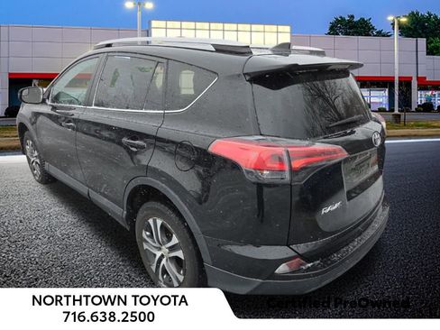 Used 2018 Toyota RAV4 LE image 9