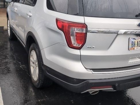 Used 2018 Ford Explorer XLT w/ Equipment Group 201A image 3