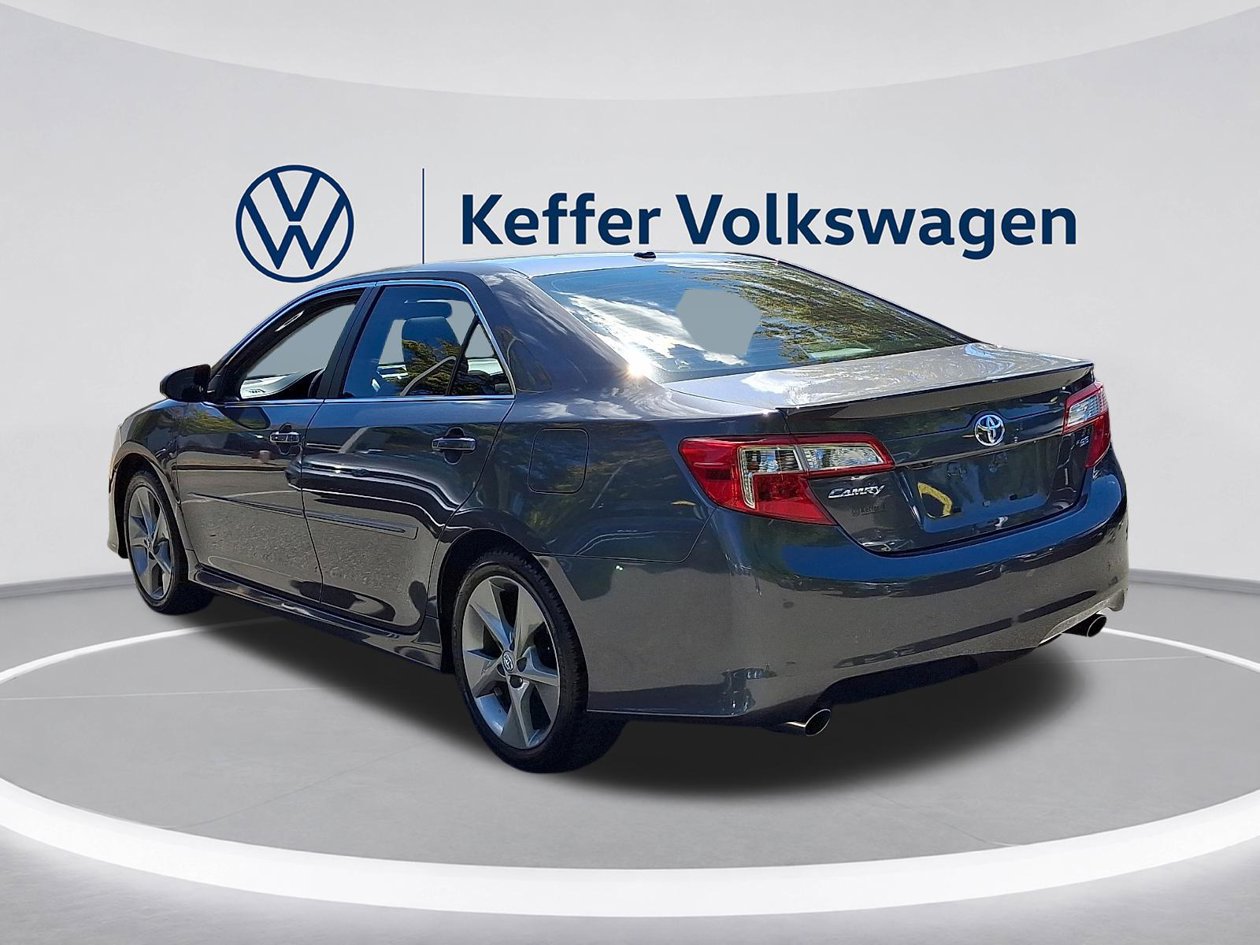Used 2012 Toyota Camry SE w/ Leather Pkg FWD image 4