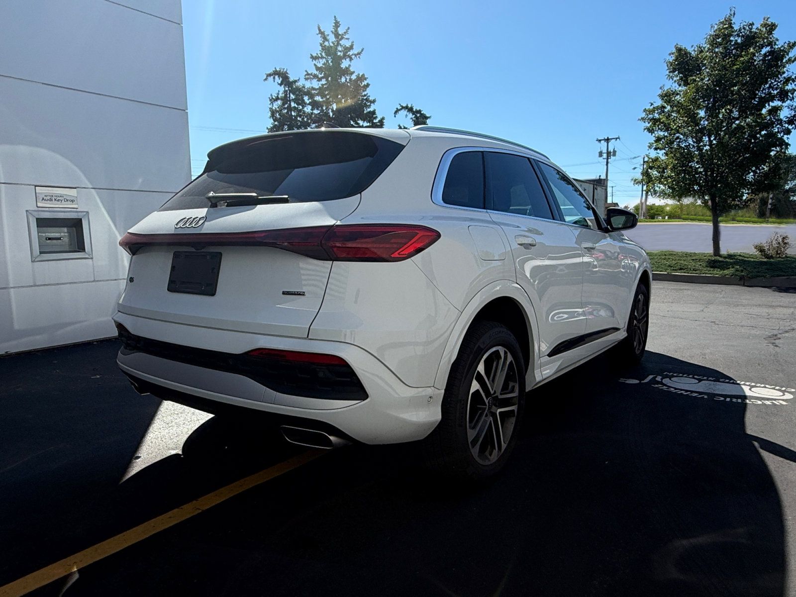 Used 2025 Audi Q5 Premium Plus w/ Premium Plus AWD/4WD image 10