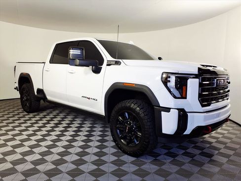 Used 2024 GMC Sierra 2500 AT4 w/ Technology Package image 3