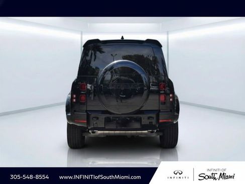 Used 2025 Land Rover Defender 110 X-Dynamic SE image 5